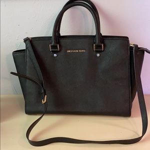 Handbag optional shoulder bag